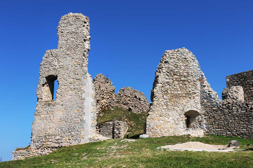Zrúracina hradu Branč