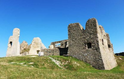 11 hradov v okolí Malých Karpát, ktoré by sa hodili aj do netflixových seriálov