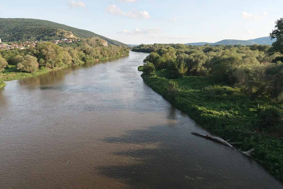 Pohľad na Moravu z Mosta Chucka Norrisa