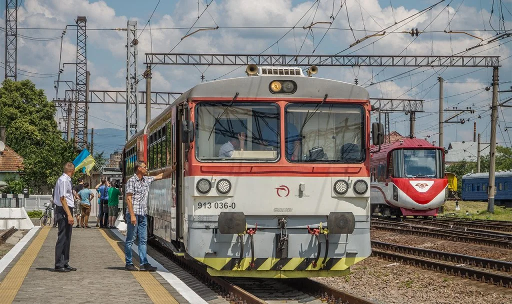 Vlak ZSSK v stanici Mukačevo