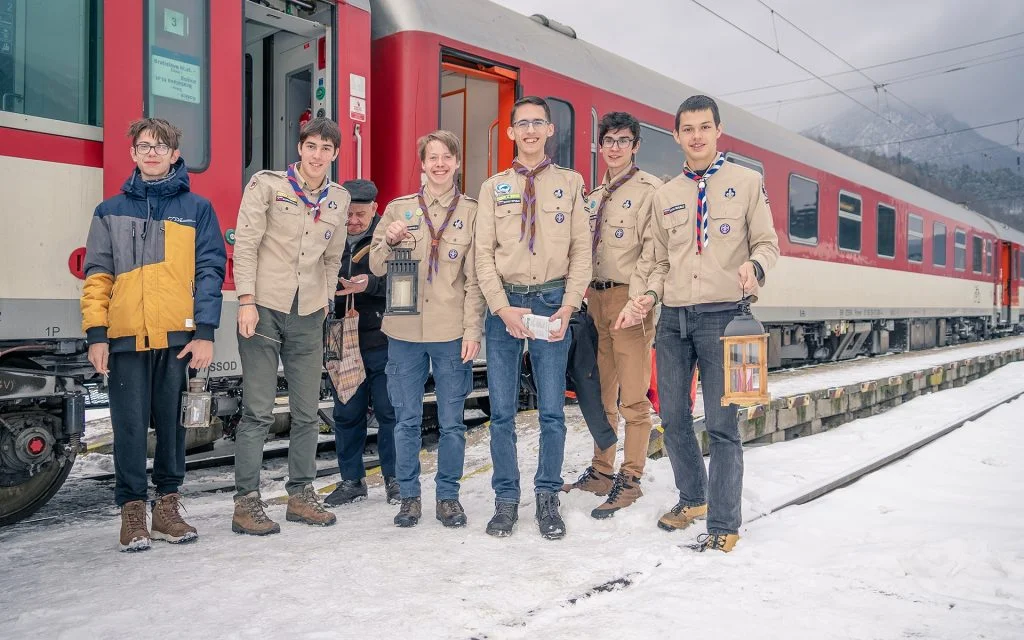 Skauti symbol nádeje roznesú v sobotu 16. decembra do viac ako 300 železničných zastávok a staníc vo vlakoch ZSSK