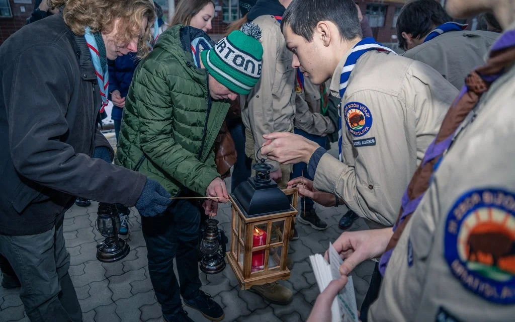 Už po 34. raz si ľudia po celej krajine budú môcť odpáliť plamienok Betlehemského svetla a vziať si ho do svojich domovov