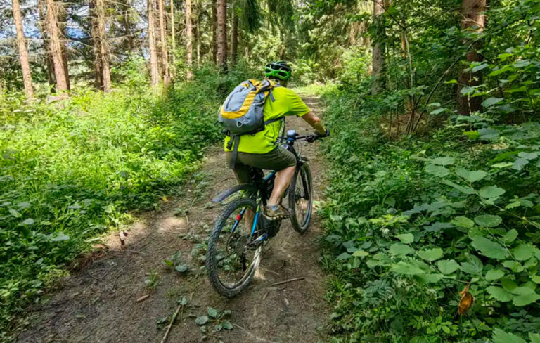 Vlakom a bicyklom z Brusna na Chatu pod Hrbom