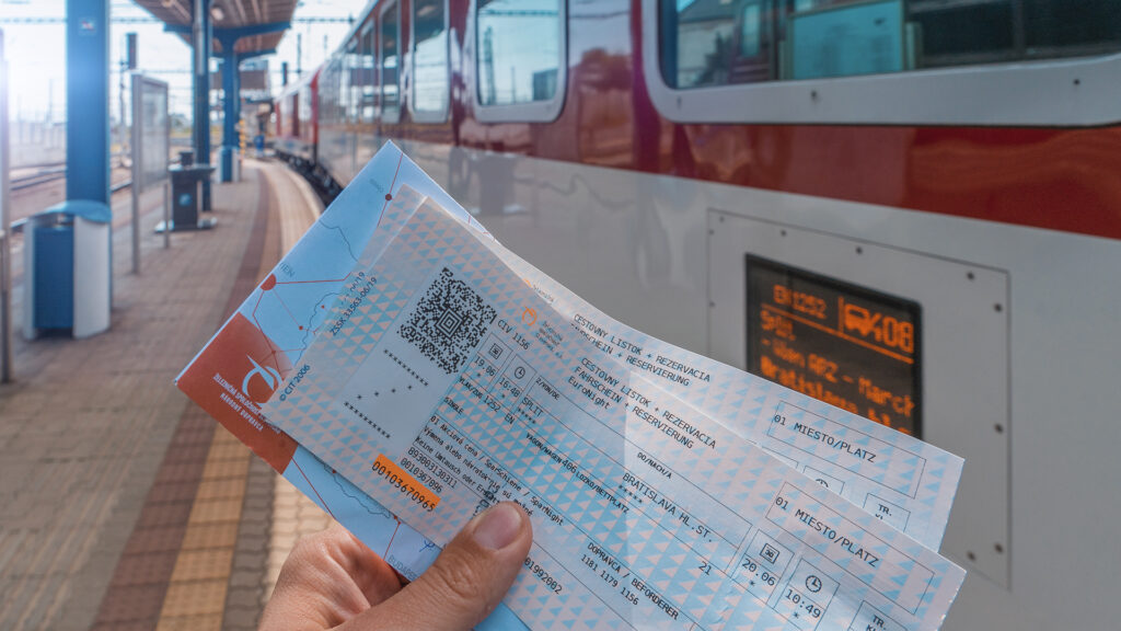 Dôjde k zaokrúhľovaniu cien cestovných lístkov s cieľom obmedziť používanie 1- a 2-centových mincí
